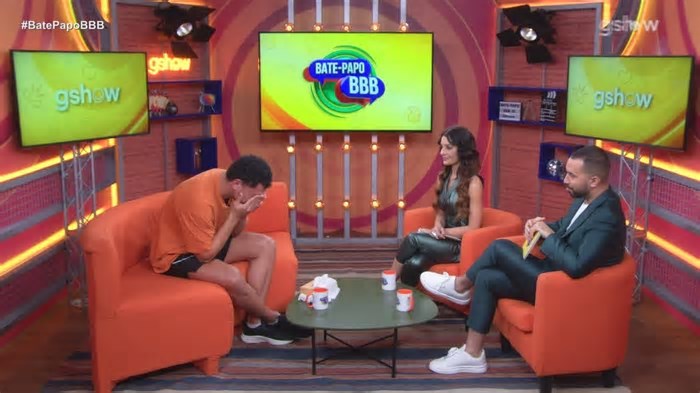 Vinícius chora ao saber da reação da mãe após assumir bissexualidade: 'Muito feliz por ter ouvido isso'