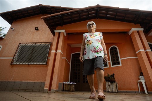 Pioneira relembra como era viver na cidade que submergiu em Brasília
