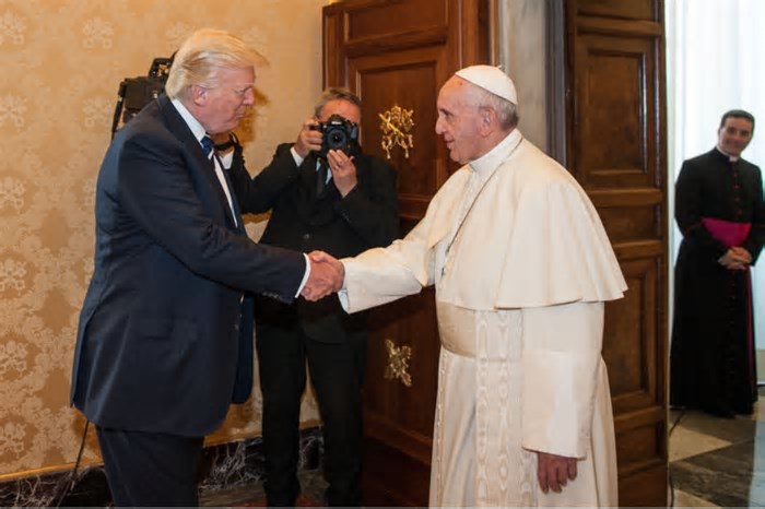 Donald Trump presta homenagem ao papa Francisco: “Descanse em paz”