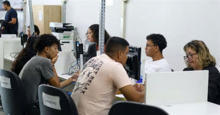 EMPREGO: Sines ofertam mais de 400 vagas nesta terça-feira em Manaus