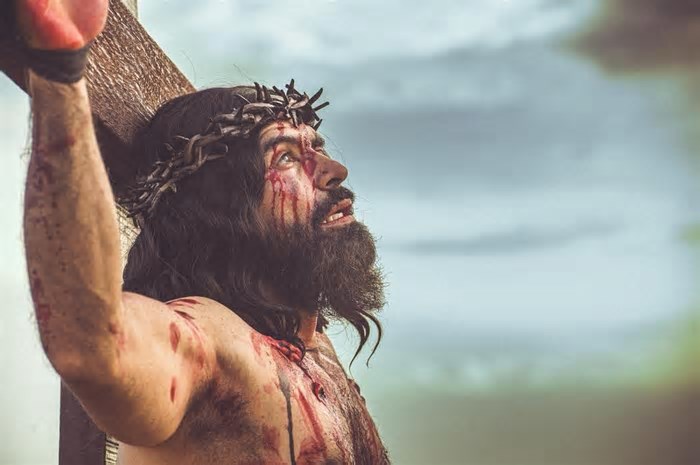 Espetáculo de Páscoa 2025 da Chama Church destaca a volta de Cristo