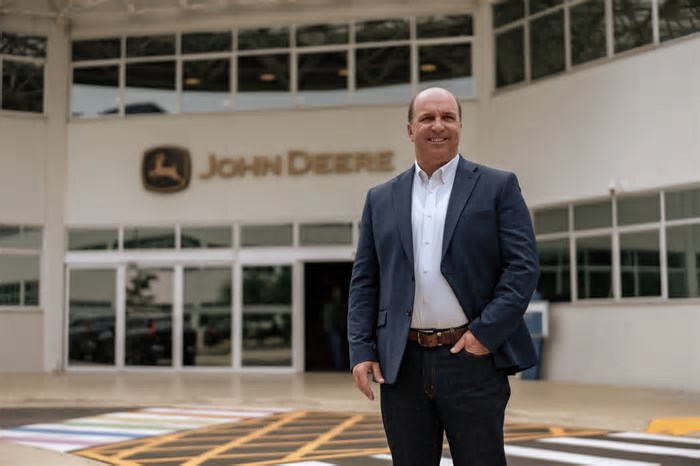 John Deere reduz previsão de crescimento para 2025