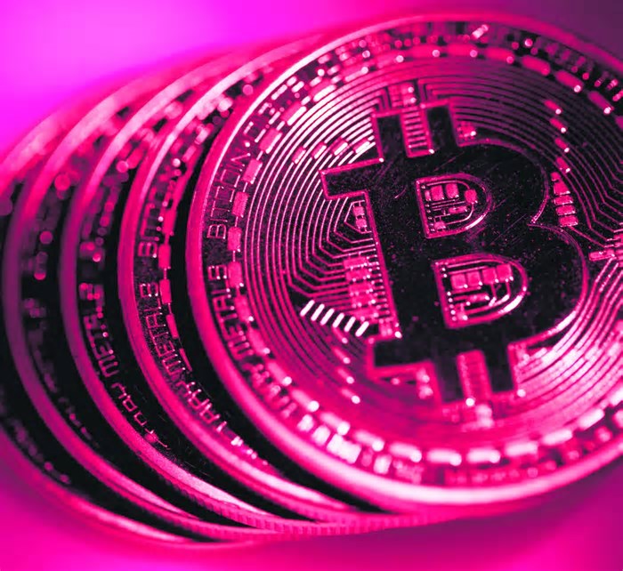 Na contramão do dólar, bitcoin tem alta firme e avança a US$ 88 mil na volta do feriado