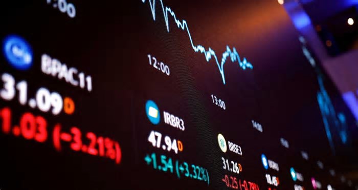Tempo real: Ibovespa oscila e fecha em alta, apesar de incertezas com taxações de Trump