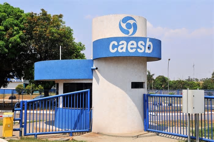Governador destaca transformação da Caesb e anuncia crédito para taxistas comprarem carros elétricos
