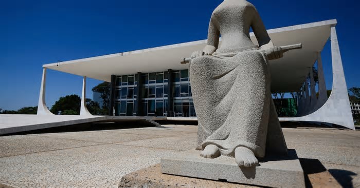 Feriadão de 10 dias do STF tem Barroso de plantão e servidores com hora extra