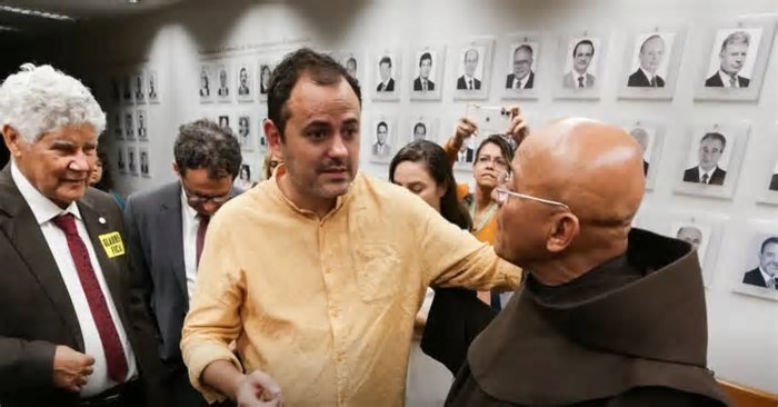 PSOL organiza roda de samba ‘em defesa do mandato’ de Glauber Braga