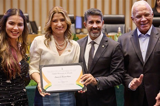 Laura Oliveira recebe título de Cidadã Honorária de Brasília na CLDF