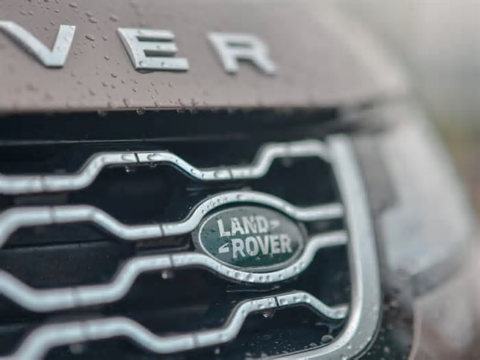 Reino Unido: Jaguar Land Rover suspende exportação para EUA após tarifaço de Trump