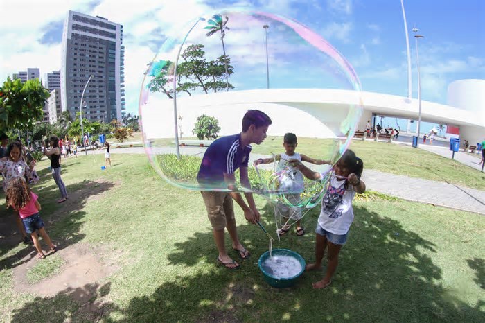 Parque Josepha Coelho em Petrolina recebe Festival de Bolhas Gigantes neste domingo (6)