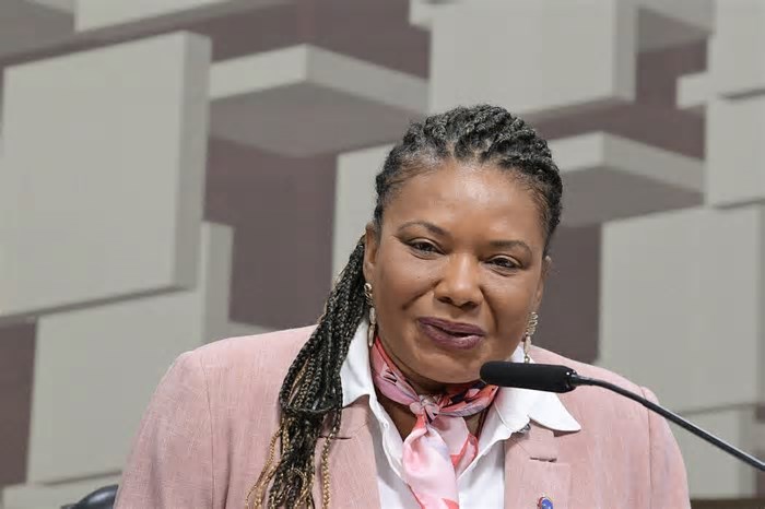 Azul é condenada a pagar R$ 59 mil por atraso que impediu show de Margareth Menezes
