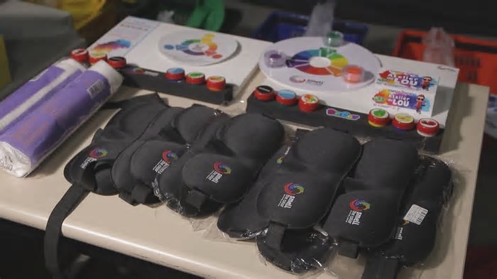 Amigos do LOU: conheça iniciativa do Ceará que usa olfato para ensinar as cores a pessoas com deficiência visual
