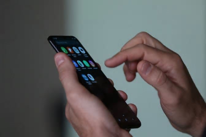 Governo amplia Celular Seguro com WhatsApp; furtos caem 3,3% no PR
