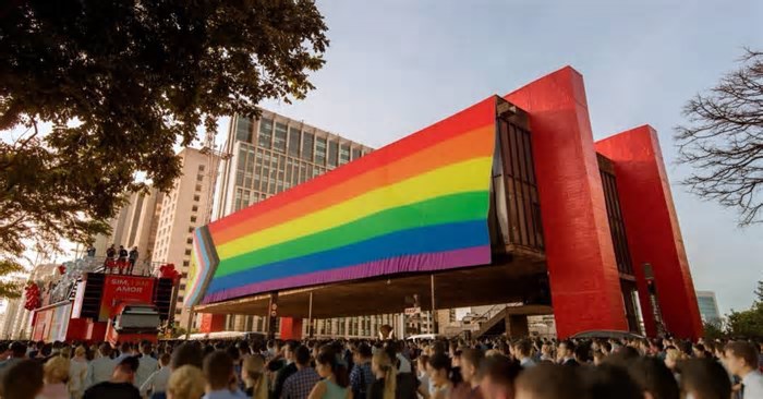 Organizado pela ONG APOLGBT-SP, o evento busca dar visibilidade à realidade dessa população