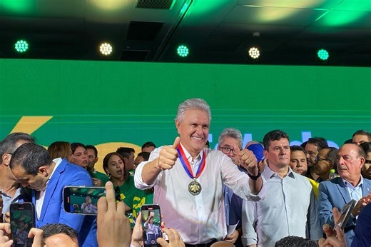 Caiado quer nacionalizar nome através de igrejas evangélicas