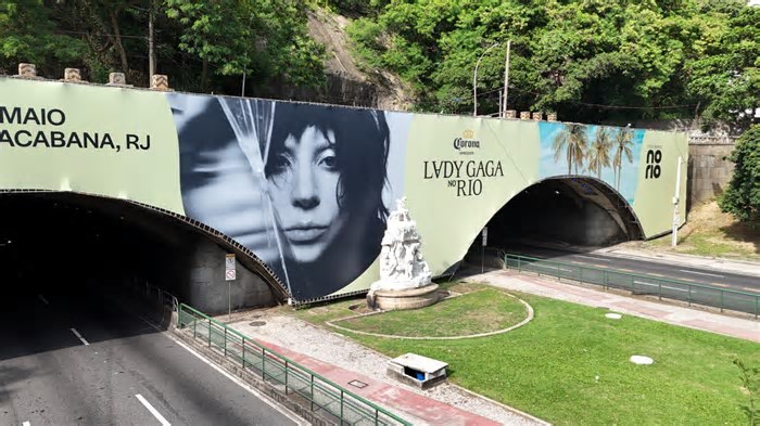 Rio ganha mega painel de Lady Gaga a duas semanas do show em Copacabana