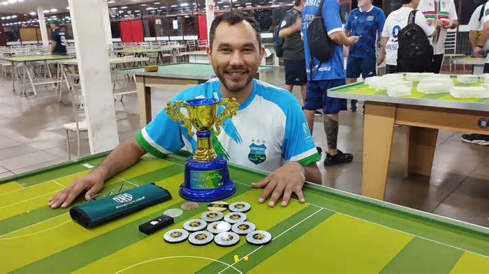 Hélder Rafael fica em terceiro lugar em torneio de futebol de mesa no Distrito Federal