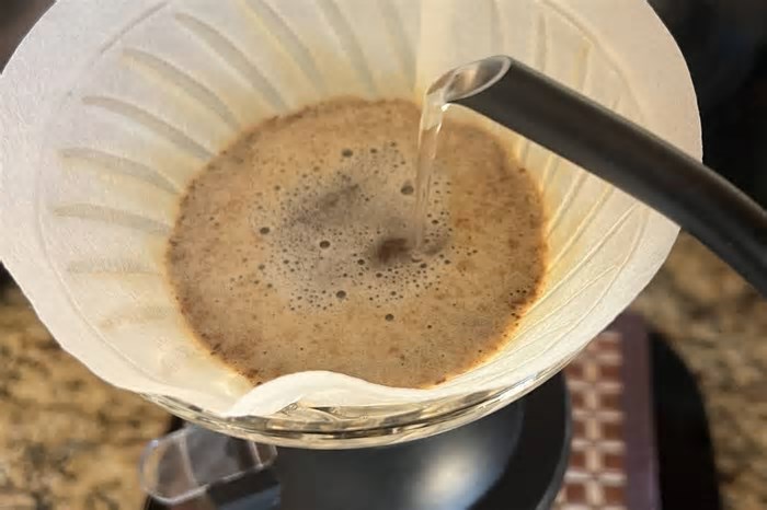 Como fazer um café coado, segundo a física