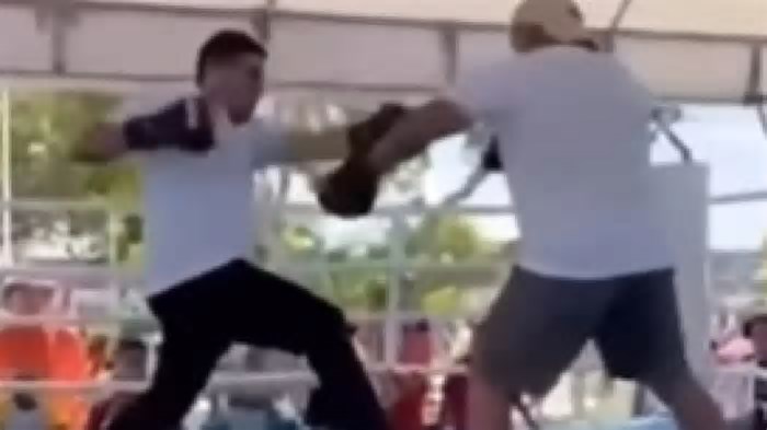 Prefeito de cidade baiana 'nocauteia' secretário durante luta de boxe; assista