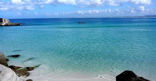 Arraial do Cabo: naufrágio centenário é atração na Praia Grande