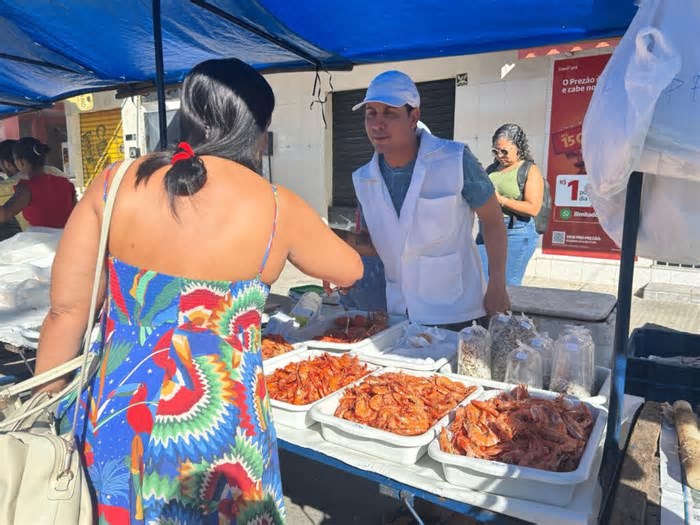 Com forró e preços acessíveis, Corredor de Peixe inicia vendas para a Semana Santa em Peixinhos