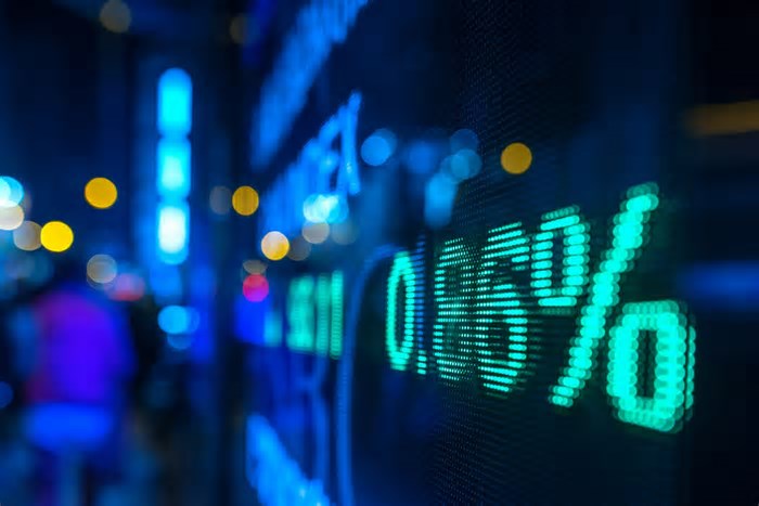 Tecnologia começa a semana com o pé direito, mas há incertezas
