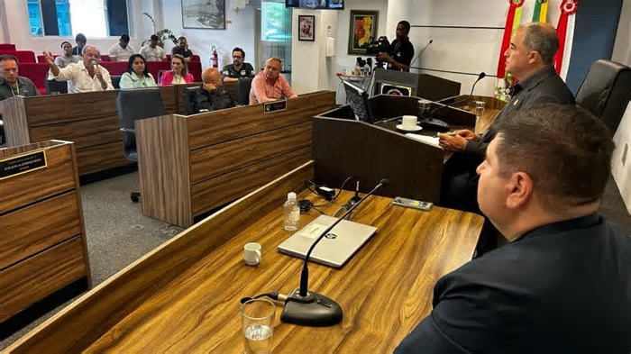 Evento reúne vereadores, técnicos e comunidade para discutir entraves causados pela BR-101 e cobrar maior autonomia na gestão do trânsito