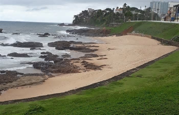 Confira quais praias de Salvador estão impróprias para banho