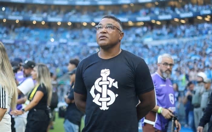Roger Machado voltou a falar sobre racismo no futebol