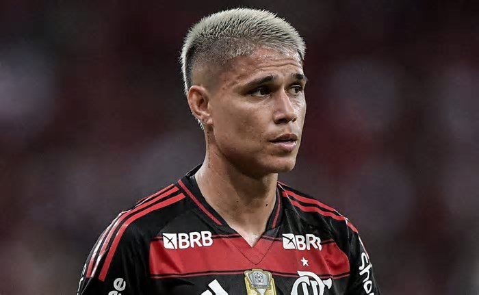 Luiz Araújo fora do time titular do Flamengo é pedido pela torcida após fraca atuação na Libertadores