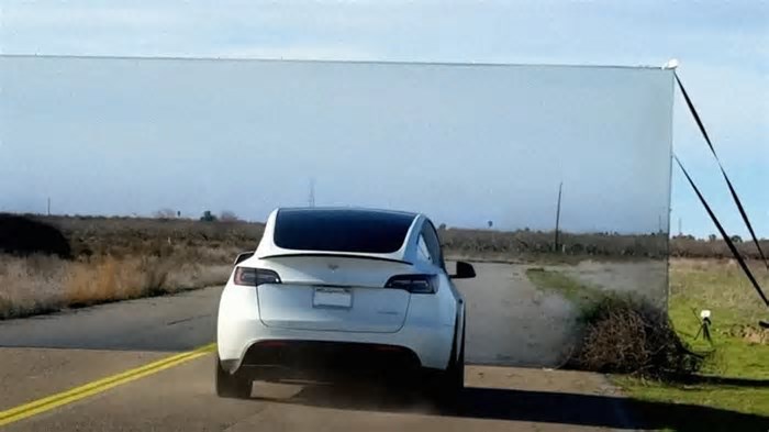 Youtuber brinca de Papa-Léguas com Autopilot da Tesla e se dá mal; veja