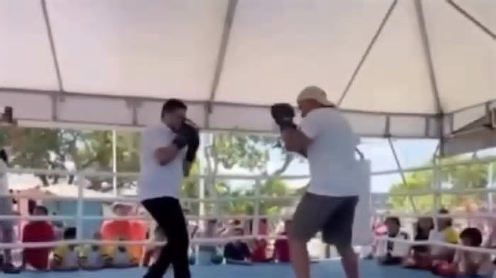 Prefeito nocauteia secretário em luta de boxe na Bahia