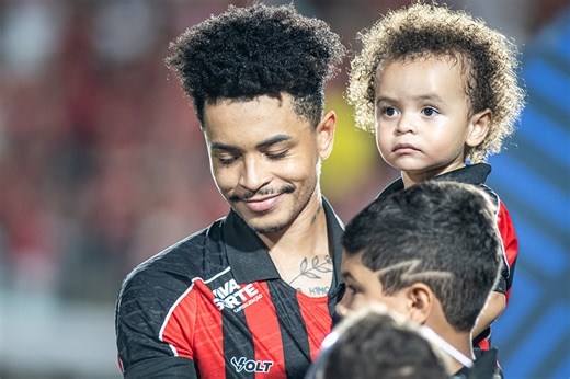 Vitória terá Matheuzinho para confronto com o Defensa y Justicia