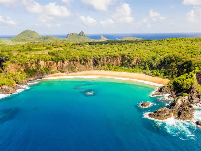 Brasil tem duas praias entre as 50 melhores do mundo; veja quais são