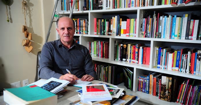 Delcio Agliardi lança o livro 'Tatu Sai da Toca', neste sábado, no Zarabatana Café, em Caxias do Sul