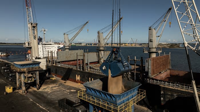 Porto do Açu, no RJ, lucra com guerra comercial e vê salto em exportações para a Ásia