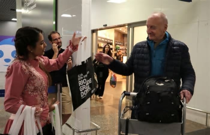 Aeroporto Salgado Filho recebe primeiro voo direto de Lisboa desde as enchentes