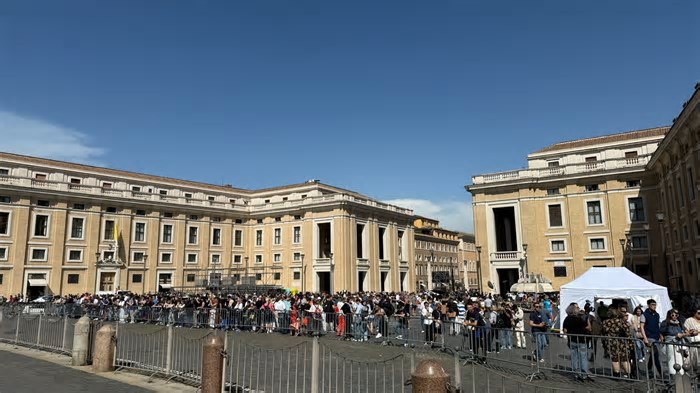 Capixaba chega ao Vaticano no dia da morte do papa e relata clima de despedida: 'muito silêncio e respeito'