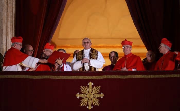 Mais de 60 mil pessoas visitaram velório do papa Francisco, diz Vaticano