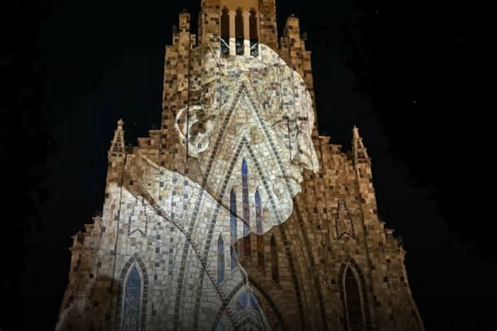 Papa é homenageado com projeção na Catedral de Pedra, em Canela