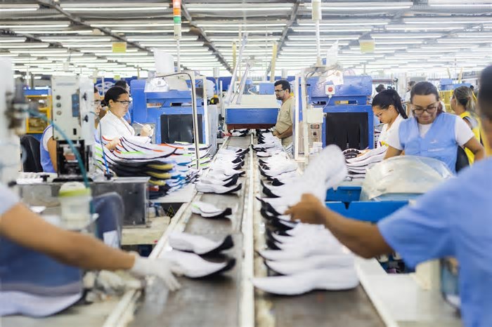 Setor calçadista gaúcho pode se beneficiar de disputa entre EUA e China; saiba o que diz economista-chefe da Fiergs