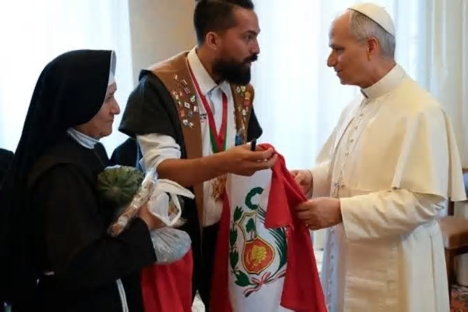 “Nosso Deus de surpresas fez uma surpresa muito grande desta vez”, diz Leão XIV a delegação de Chiclayo