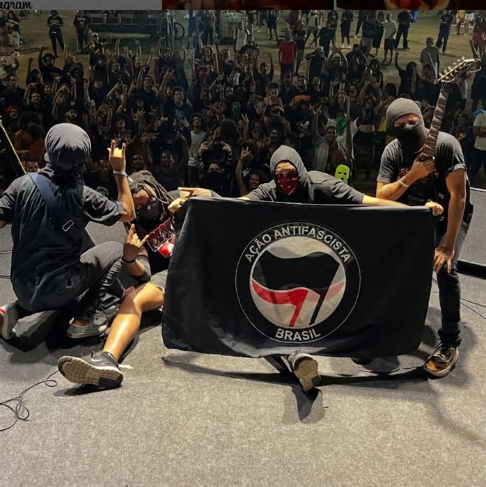Após críticas de bolsonaristas a governador petista, show de banda 'antidireita' muda de endereço na Bahia