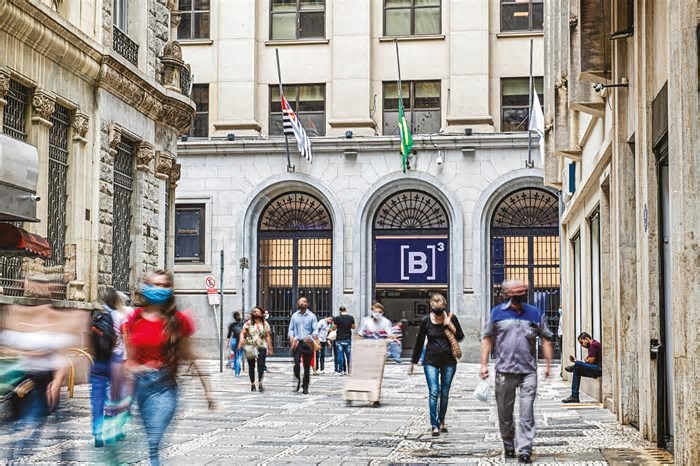 Contrato futuro de bitcoin da B3 movimenta mais de R$ 2 trilhões em 1 ano