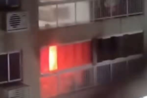 Incêndio atinge apartamento em Piedade, em Jaboatão