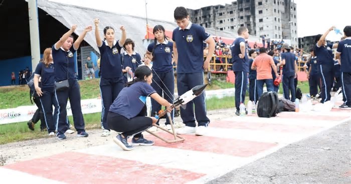 Alunos realizam lançamento de foguetes em busca de índice para Olimpíada