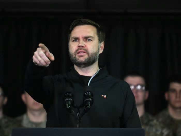 JD Vance diz que Trump é um