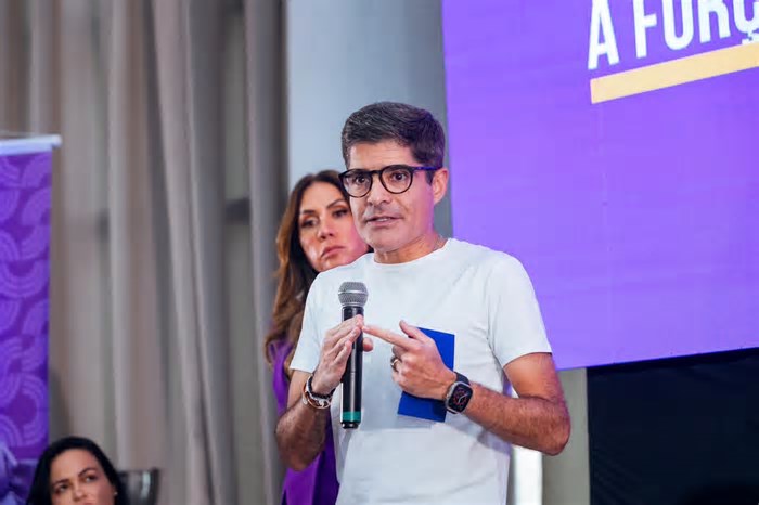 “Mulheres da Bahia enfrentam fome, miséria e abandono na saúde”, diz ACM Neto em evento feminino.