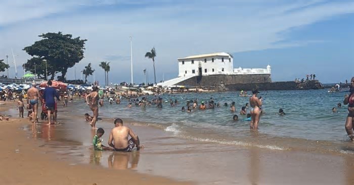 Praia ou chuva? Veja praias próprias e impróprias para banho em Salvador