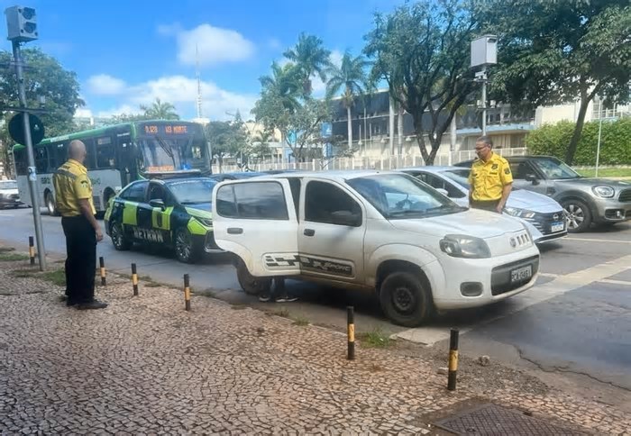 Detran-DF flagra veículo com R$ 76 mil em débitos na W3 Norte